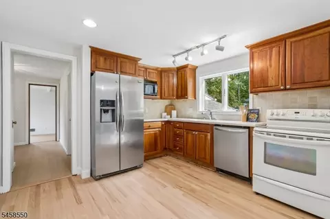 Entry Way - 20 Pine St, Basking Ridge, NJ 07920 photo 1 of 2