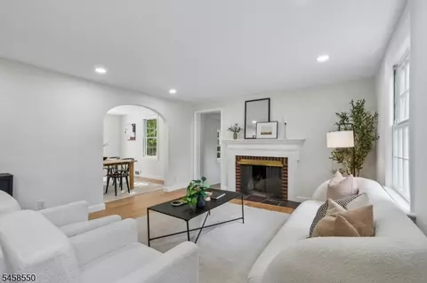 Living - 20 Pine St, Basking Ridge, NJ 07920 photo 2 of 5