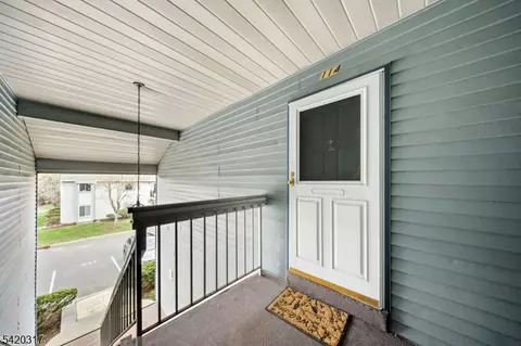 114 Henley Dr #114, Somerset, NJ 08873