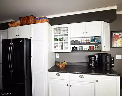 Kitchen - 389 Meisel Ave, Springfield, NJ 07081 photo 3 of 3