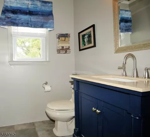 Bath - 389 Meisel Ave, Springfield, NJ 07081 photo 2 of 3