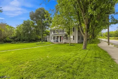 512 N Main St, Stewartsville, NJ 08886