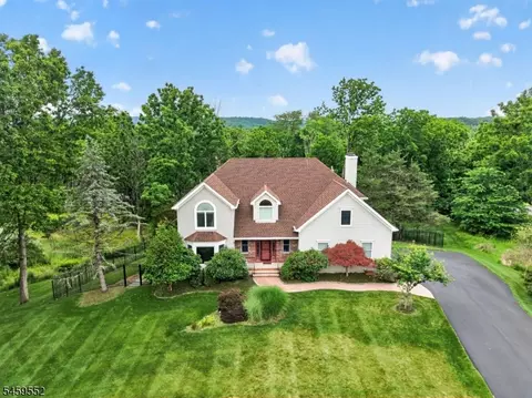 6 Chaucer Dr, Annandale, NJ 08801