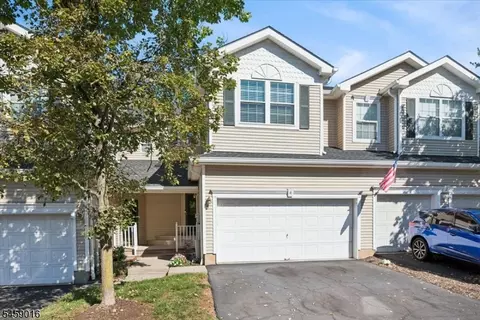 4 Old Orchard Ct, Clinton, NJ 08809