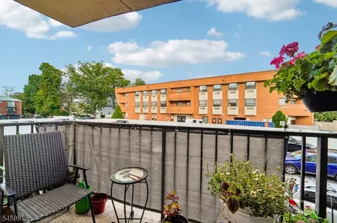 Exterior - 300 Park St #1F, Hackensack, NJ 07601 photo 1 of 4
