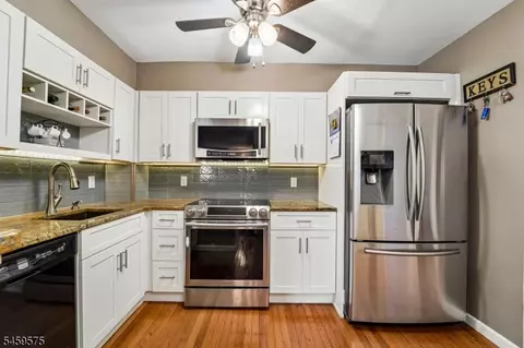 Kitchen - 300 Park St #1F, Hackensack, NJ 07601 photo 2 of 4