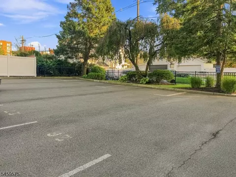 Exterior - 300 Park St #1F, Hackensack, NJ 07601 photo 2 of 4