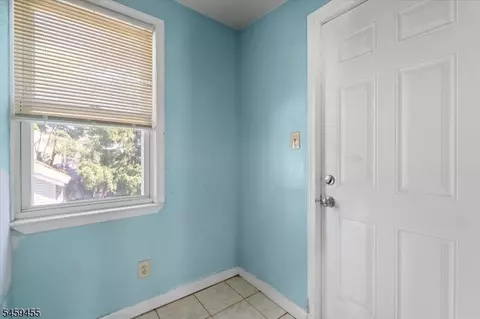 Entry Way - 322 Kaplan Ave, Hackensack, NJ 07601 photo 2 of 3