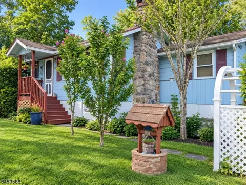 218 Squam Rd, Highland Lakes, NJ 07422
