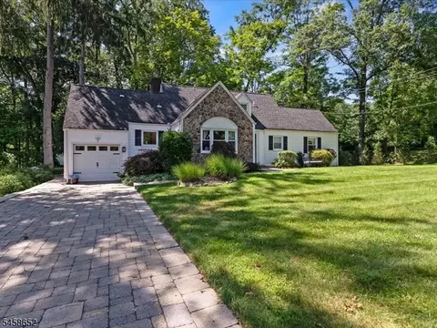 48 Lakeview Dr, Morris Plains, NJ 07950