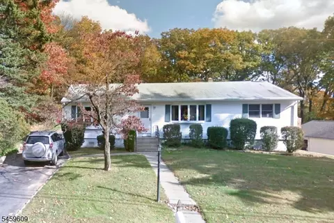 4 Cherry Ln, Randolph, NJ 07869