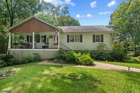 54 Skyview Rd, West Milford, NJ 07480