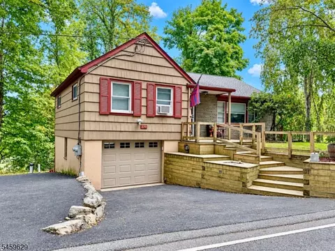 279 Prospect Point Rd, Lake Hopatcong, NJ 07849