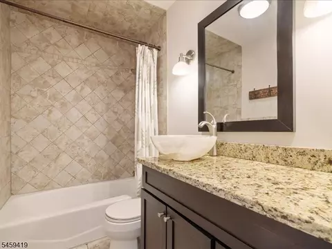 Bath - 30 Laurel Dr, Wayne, NJ 07470 photo 4 of 4