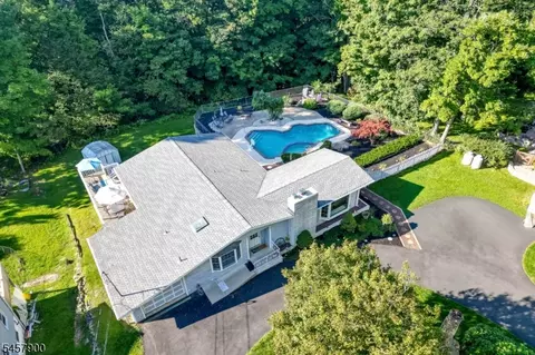 25 Sachem Rd, Lake Hopatcong, NJ 07849