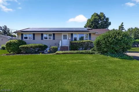 51 Woodrow Ave, Piscataway, NJ 08854