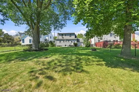 Exterior - 17 Middle Ave, Summit, NJ 07901 photo 4 of 5
