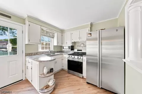 Kitchen - 17 Middle Ave, Summit, NJ 07901 photo 2 of 2