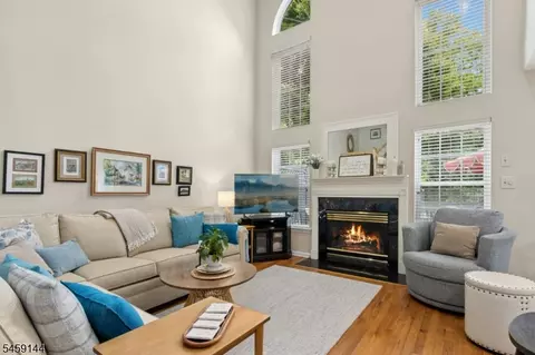 Living - 774 Featherbed Ln, Clark, NJ 07066 photo 3 of 3