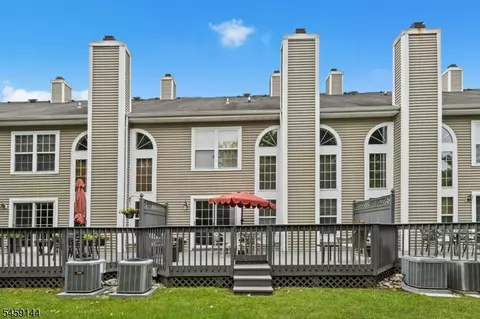 Exterior - 774 Featherbed Ln, Clark, NJ 07066 photo 6 of 6