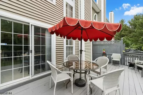 Exterior - 774 Featherbed Ln, Clark, NJ 07066 photo 5 of 6
