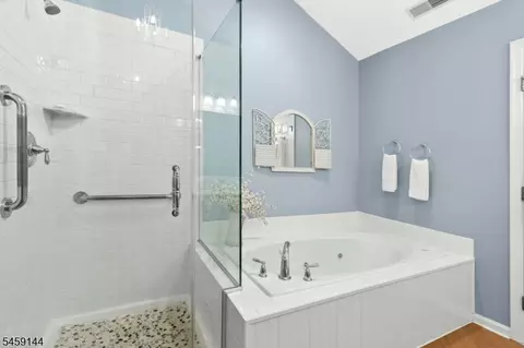 Bath - 774 Featherbed Ln, Clark, NJ 07066 photo 2 of 3