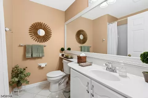 Bath - 774 Featherbed Ln, Clark, NJ 07066 photo 3 of 3
