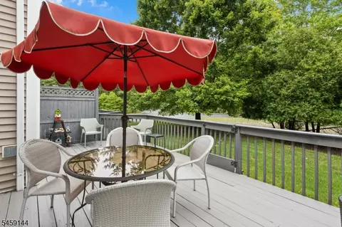 Exterior - 774 Featherbed Ln, Clark, NJ 07066 photo 4 of 6