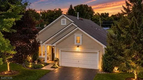62 Kensington Cir, Belvidere, NJ 07823
