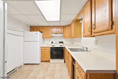 Kitchen - 8 Ridge Rd, Hackettstown, NJ 07840 photo 4 of 5