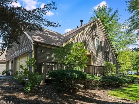 2 Black Walnut Ln # H, West Milford, NJ 07480