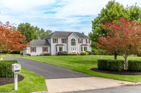 25 Farmhouse Rd, Milford, NJ 08848