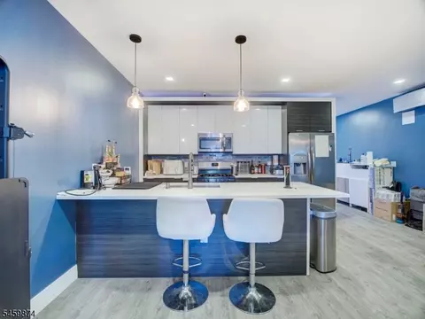 62 69th St #403, Guttenberg, NJ 07093