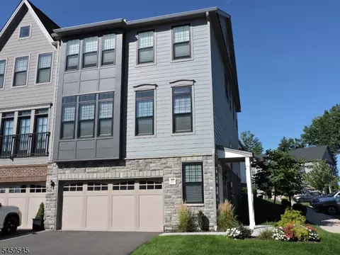 32 Melody Ln, Upper Saddle River, NJ 07458