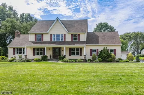 9 Summershade Ln, Ringoes, NJ 08551