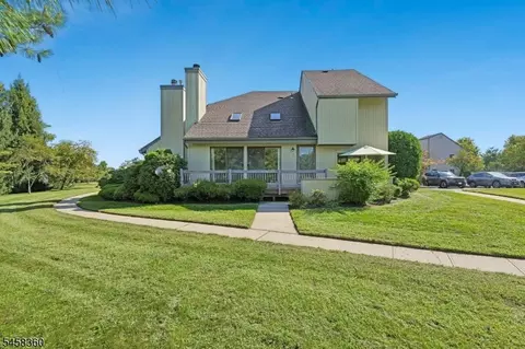 9 Brook St, Somerset, NJ 08873