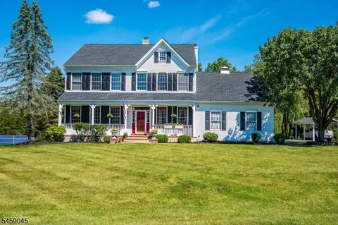 3 Summer Cottage Ln, Franklin Park, NJ 08823