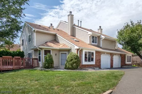 10 Driftwood Dr, Somerset, NJ 08873