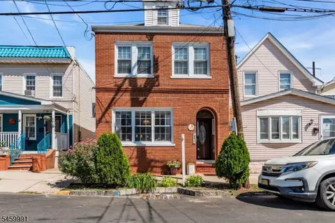 282 Alpine St, Perth Amboy, NJ 08861