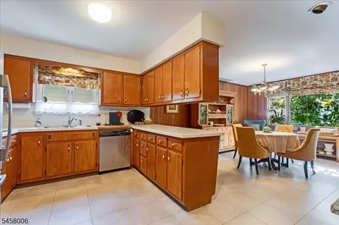 Kitchen - 18 Tree Top Dr, Springfield, NJ 07081 photo 1 of 2