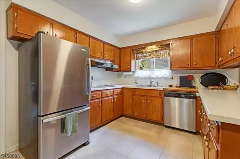 Kitchen - 18 Tree Top Dr, Springfield, NJ 07081 photo 2 of 2