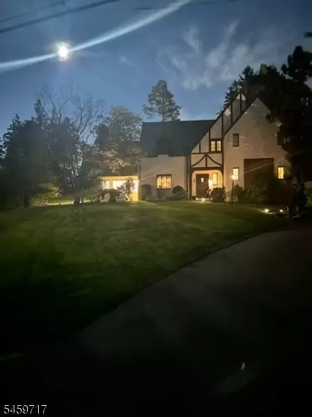 5 Edgewood Dr, Summit, NJ 07901
