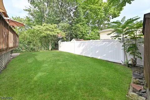 Exterior - 700 Evans St, Paramus, NJ 07652 photo 2 of 10