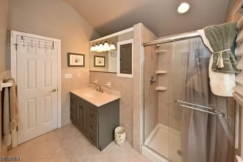 Bath - 700 Evans St, Paramus, NJ 07652 photo 2 of 2