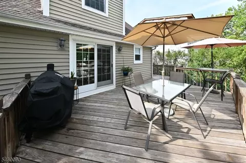 Exterior - 700 Evans St, Paramus, NJ 07652 photo 8 of 10