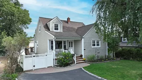 Exterior - 700 Evans St, Paramus, NJ 07652 photo 9 of 10
