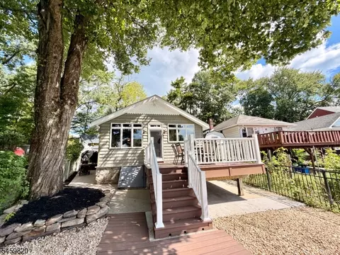 83 Sunset Trl, Denville, NJ 07834