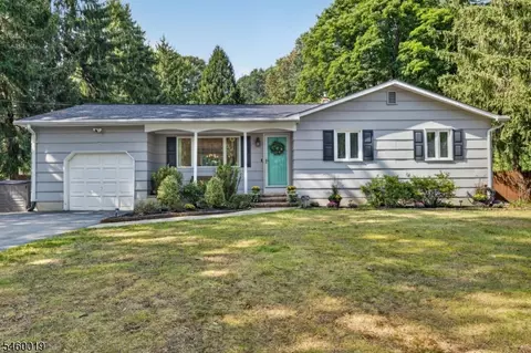 39 Piney Branch Rd, Cranbury, NJ 08512