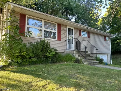 55 Hillside Dr, Hamburg, NJ 07419