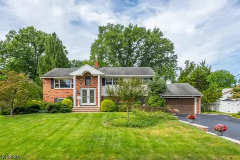 14 Jaclyn Dr, East Hanover, NJ 07936